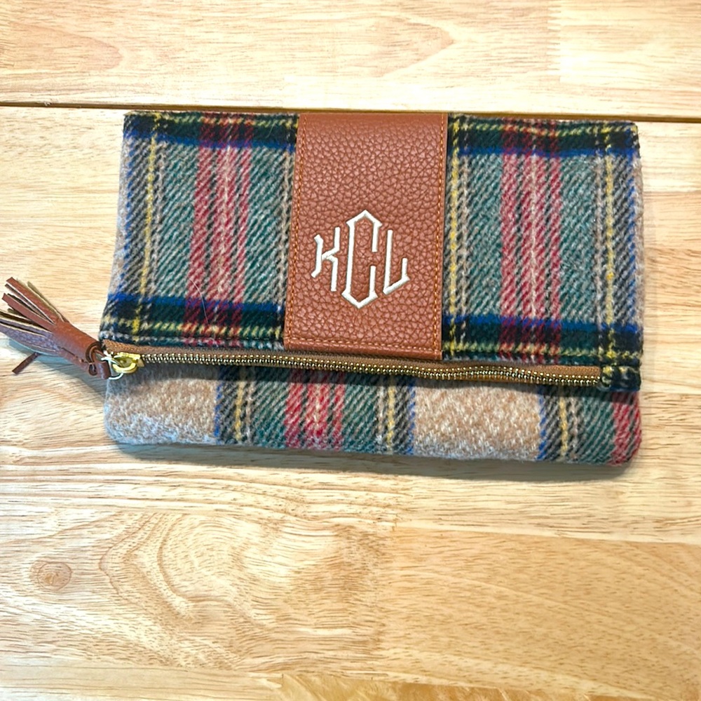 NWOT Festive plaid Travel Pouch (unbranded)